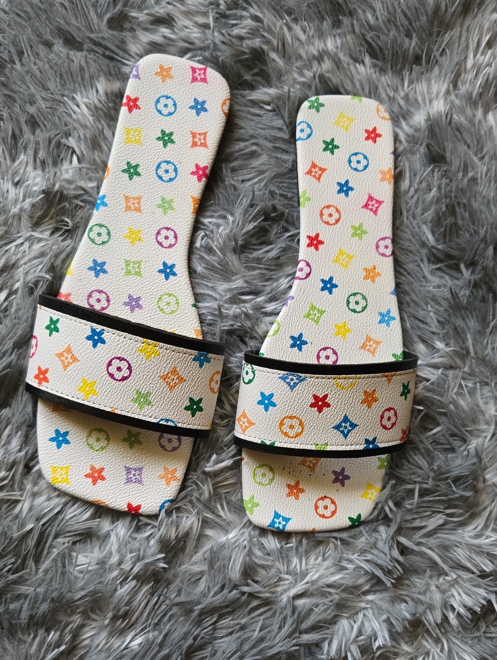 Women's White Slides with Multicolor Logo Pattern💙 PRE OWNED⭐️ SIZE 42